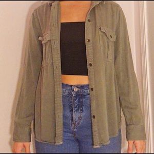 AMERICAN EAGLE BOYFRIEND FIT BUTTON UP